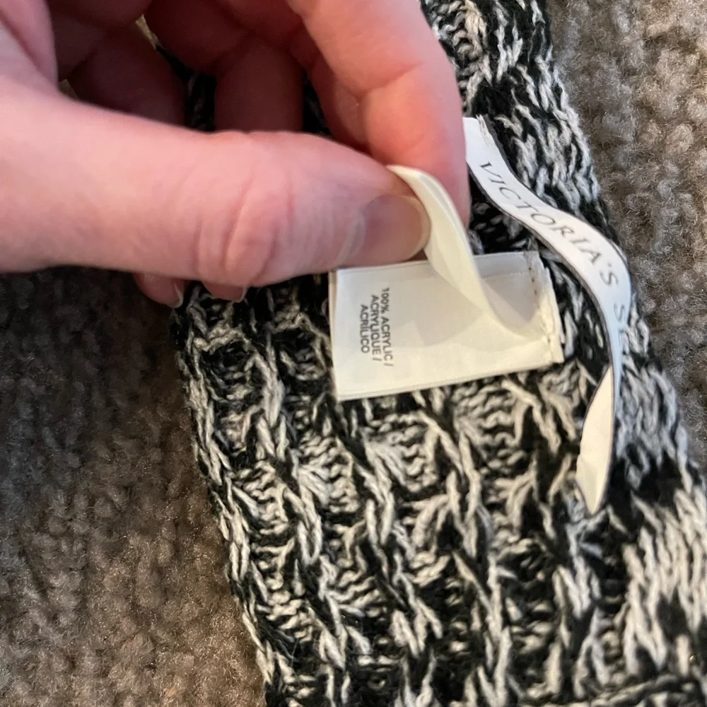 Victoria’s Secret scarf